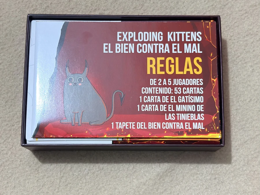 Exploding Kittens - El Bien Contra El Mal 3
